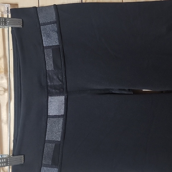 Lululemon Groove Crop Reversible Leggings  size 4 - Picture 3 of 7